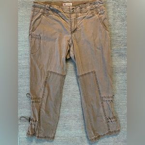 Columbia Vertex Trail Capris Bungee adjustable leg Army Green Sz 10 Lightweight